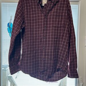 men’s cranberry plaid lightweight flannel top  size M